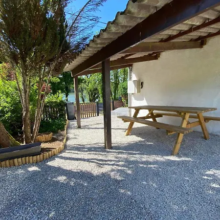 Maison Bord De De Charmes * 巴涅斯